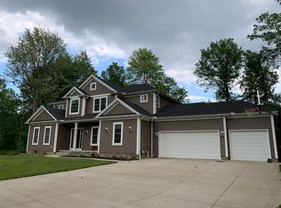3332 Board Dr, Cuyahoga Falls, OH 44223