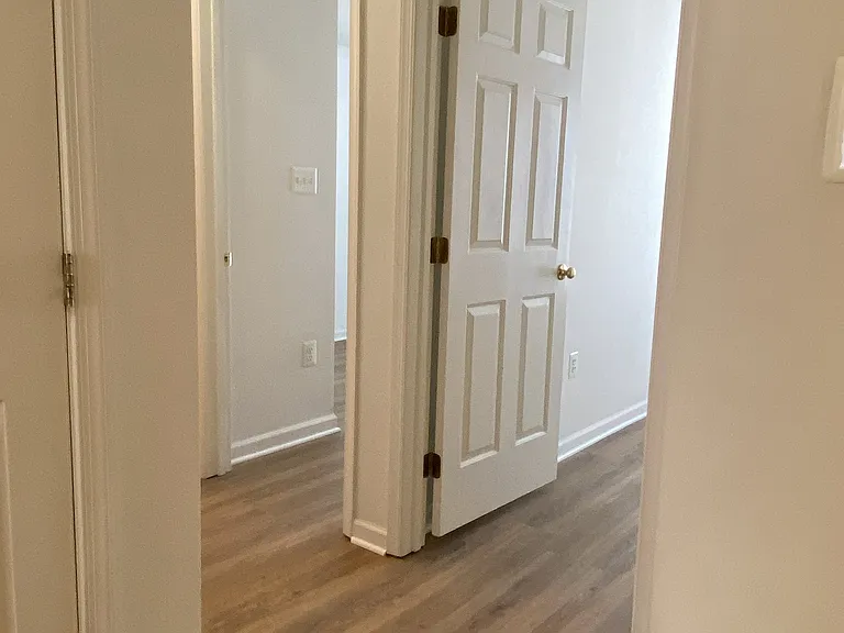 hallway to bed 2 &3