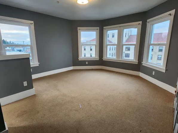 Taylor Place Property, 1543 Exchange St APT 301, Astoria, OR 97103