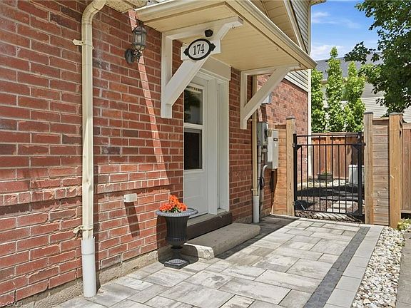 2nd image of 174 Fellowes Cres