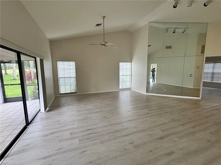 1351 Park Lake Dr #14-R — Photo 11