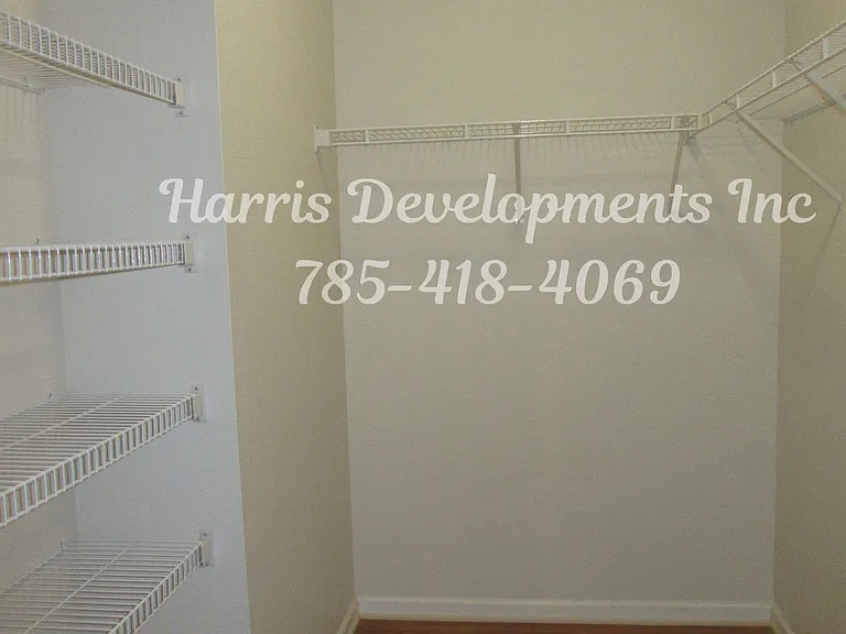 909 W 17th St — Photo 14