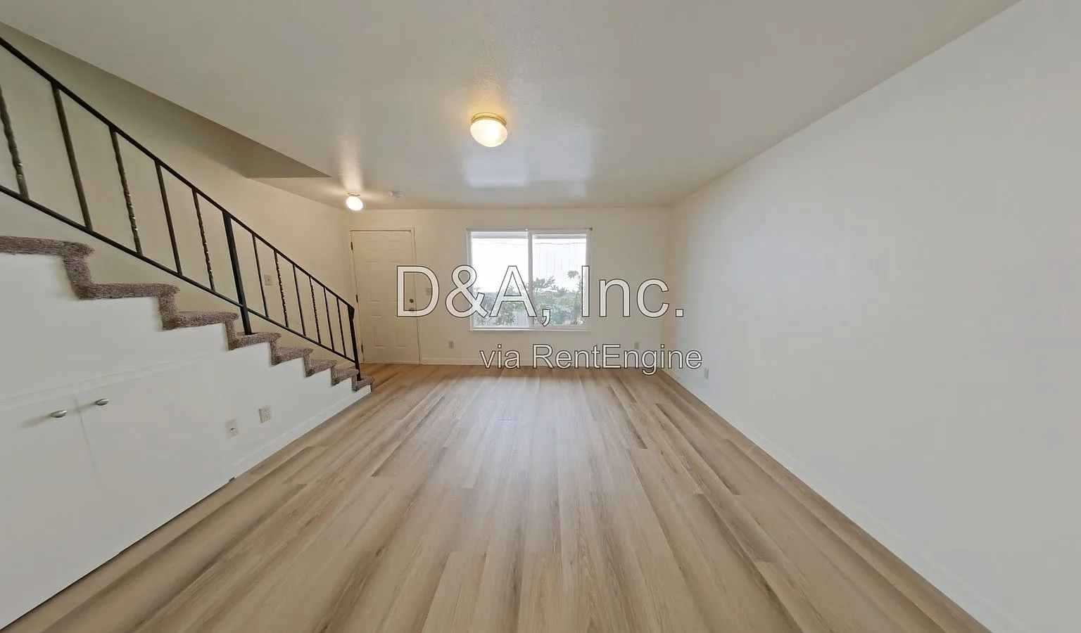 2 bed, 1.0 bath, 816 sqft, $1,595 — Photo 2