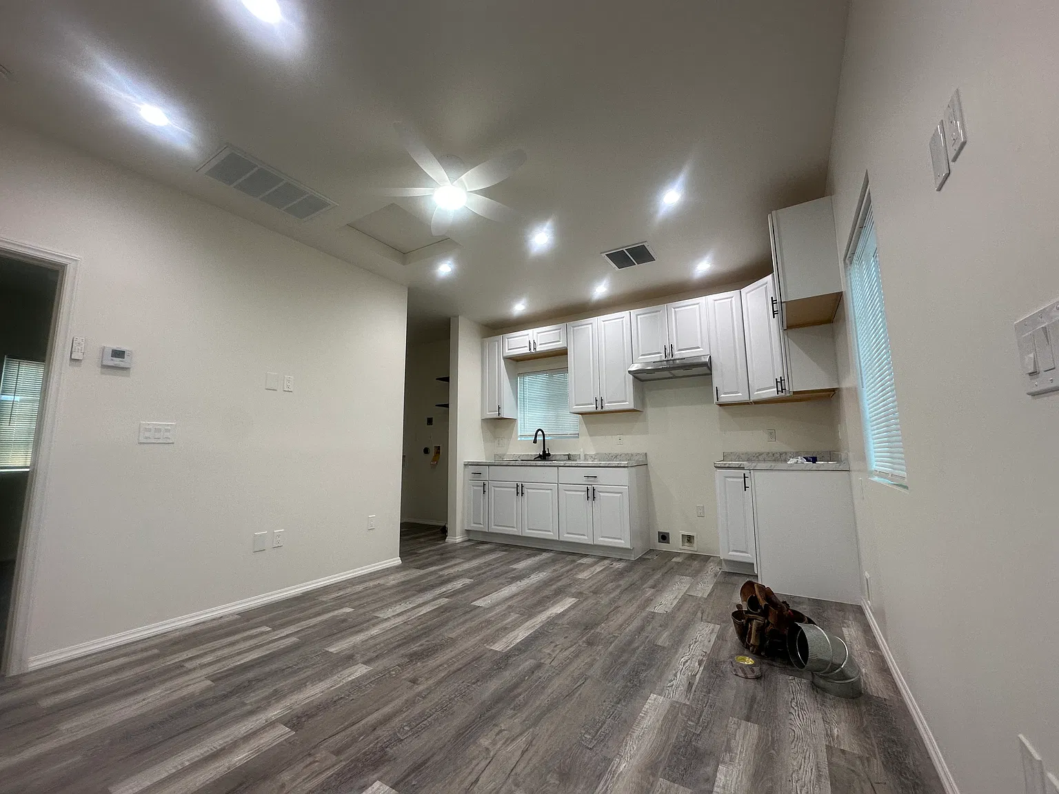 1 bed, 420 sqft, $1,860 — Photo 3