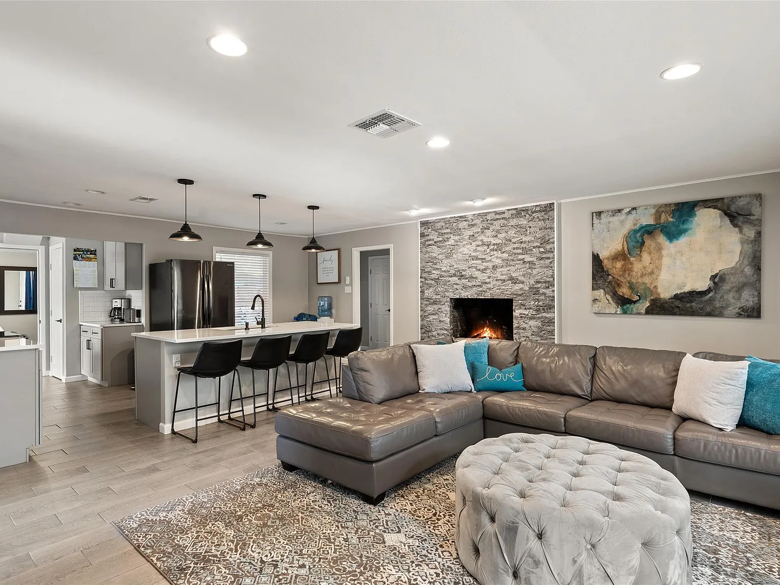 4 bed, 3.0 bath, 1784 sqft, $2,999 — Photo 3