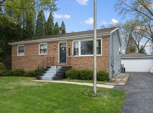 9030 Palisades Rd, Burr Ridge, IL 60527