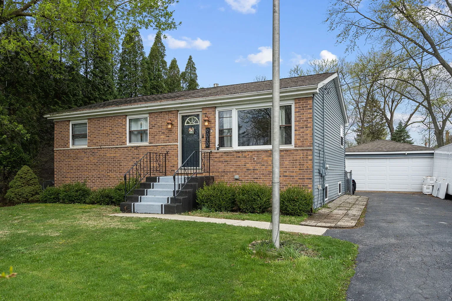 9030 Palisades Rd photo 1