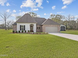 1013 Gloria Kern Dr, Breaux Bridge, LA 70517