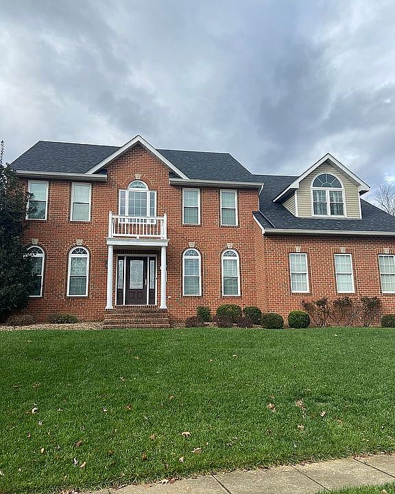 1st image of 102 Lancashire Ct