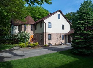 20700 Spruce Dr, Strongsville, OH