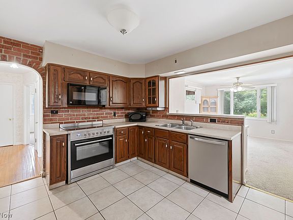 5th image of 219 Eldon Dr