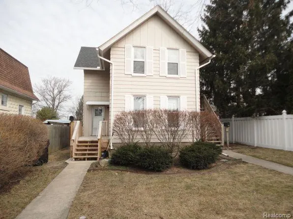 434 Elm St, Trenton, MI 48183