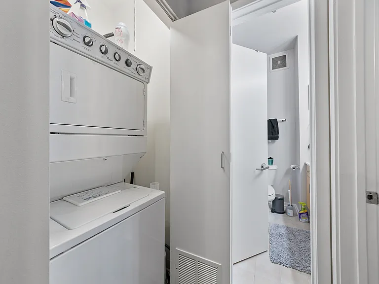130 S Canal St #612 — Photo 14
