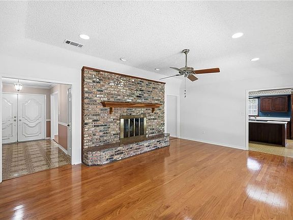 4th image of 901 Delmar Blvd