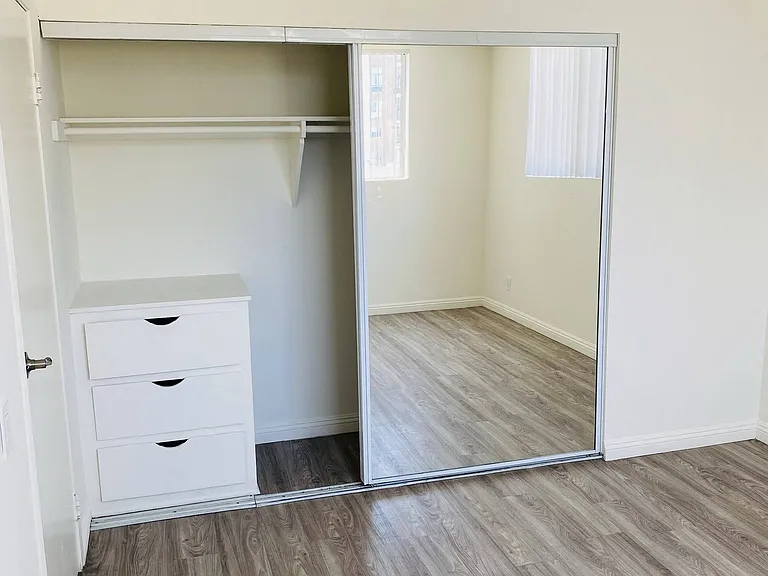410 S Alexandria Ave — Photo 13