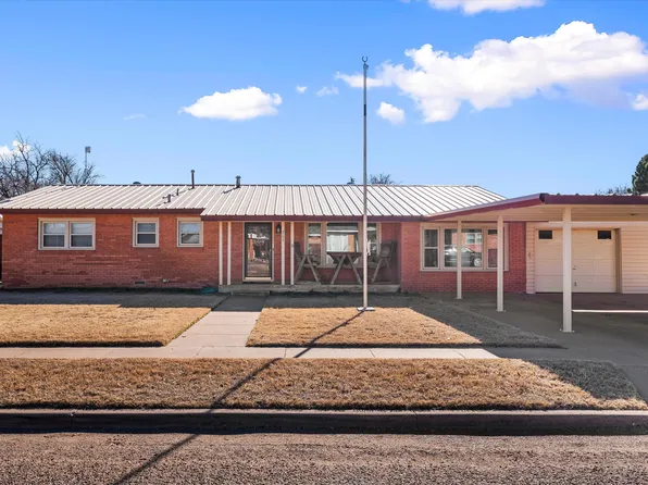 804 2nd St, Plains, TX 79355