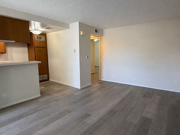 5th image of 11308 Huston St APT 4
