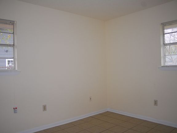 4th image of 1005 Debra Dr