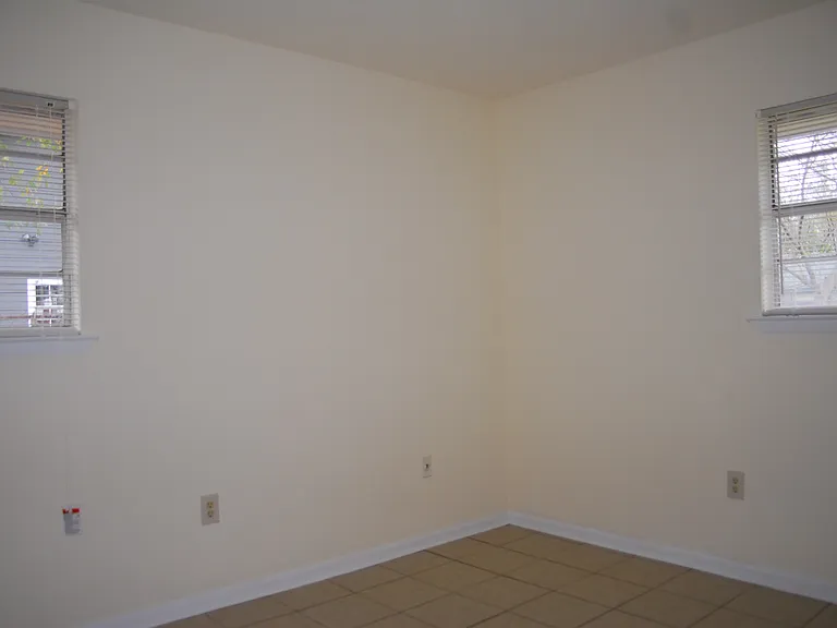 1005 Debra Dr — Photo 4