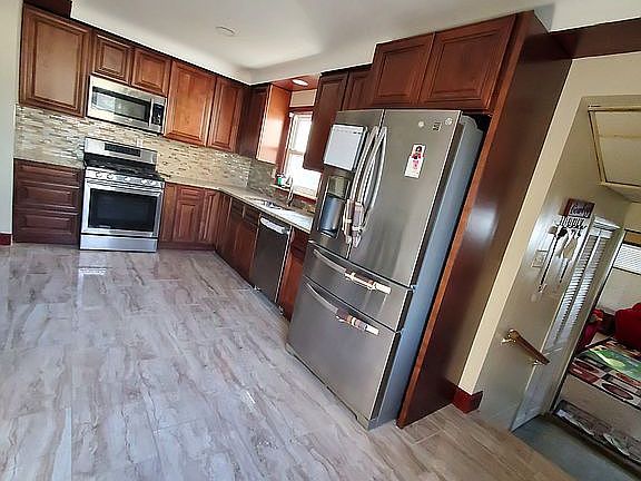 5th image of 5725 N Globe St