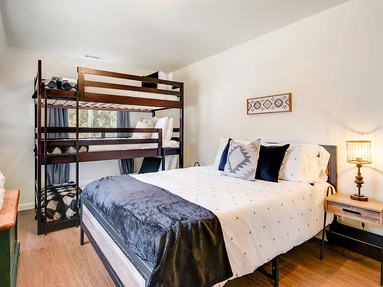 692 Santa Barbara Ave — Photo 14
