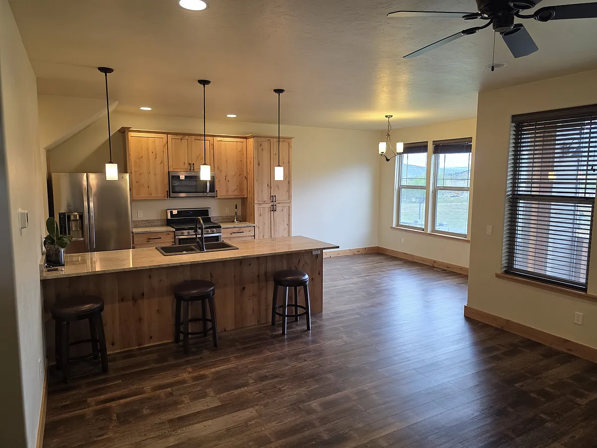 Building Photo - 189 Redstone Dr