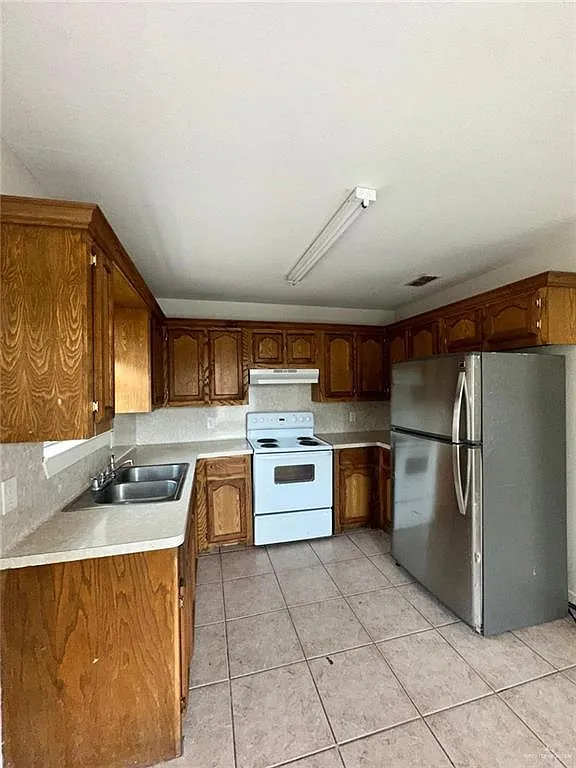 2 bed, 2.0 bath, 4050 sqft, $800 — Photo 3