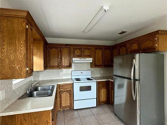 3rd image of 800 W Bronze Dr APT 1