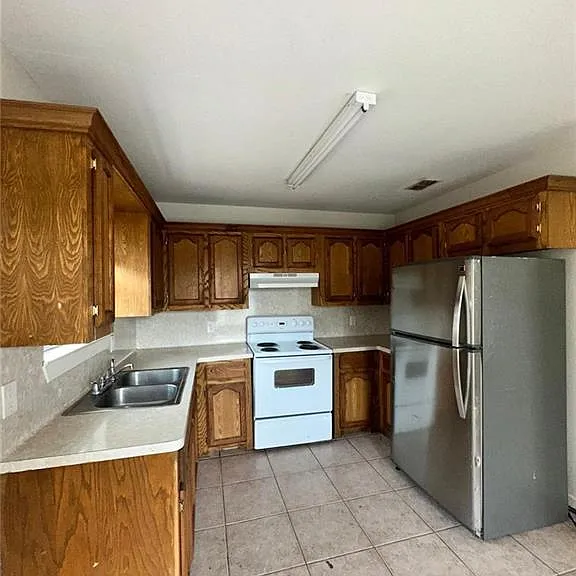 800 W Bronze Dr #1 — Photo 3