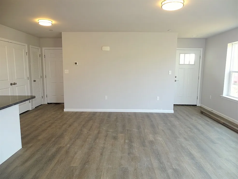 3 bed, 1174 sqft, $2,050 — Photo 2