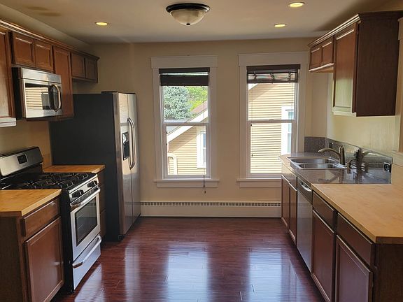 3rd image of 919 S 2nd St #2