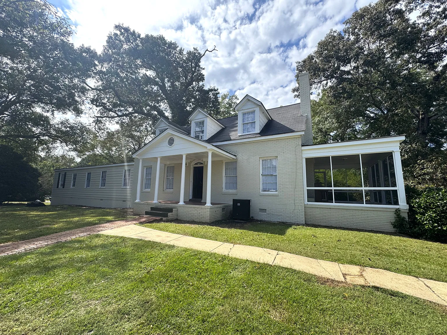 5 bed, 3021 sqft, $3,375 — Photo 2