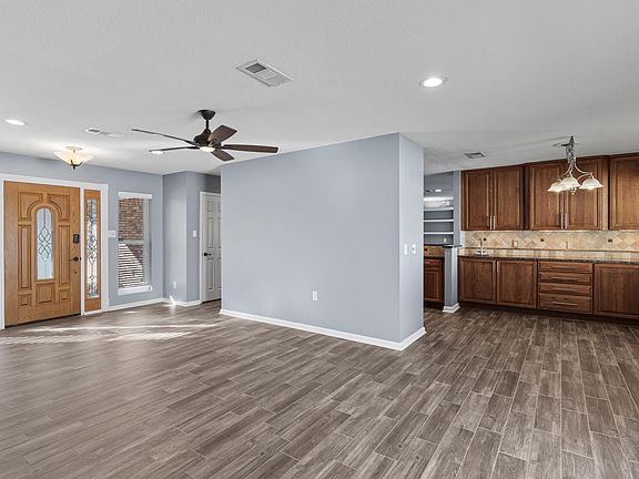 4th image of 615 Ironwood Dr