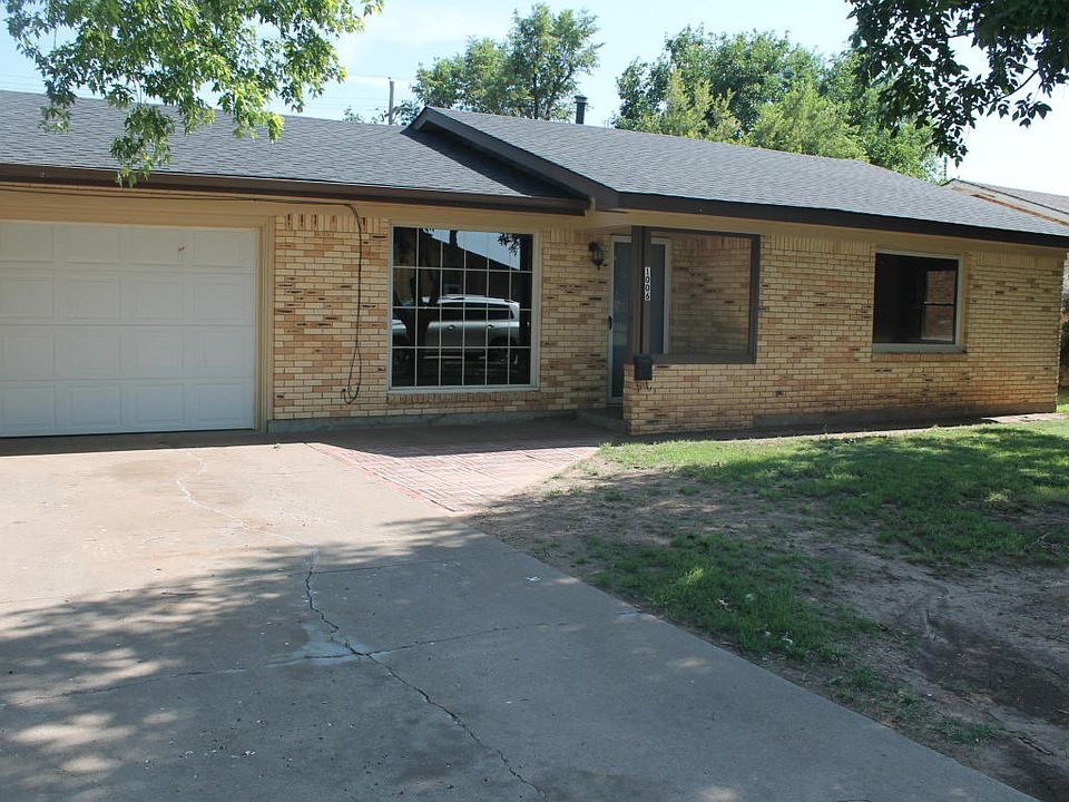 1st image of 1006 NE 4th St