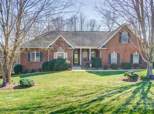 6316 Dwayne Starnes Dr, Hickory, NC 28602