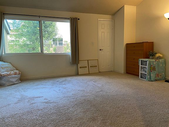 5th image of 937 S Mountain Ave