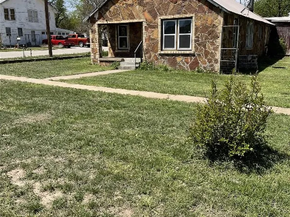 606 S Pine St, Brady, TX 76825