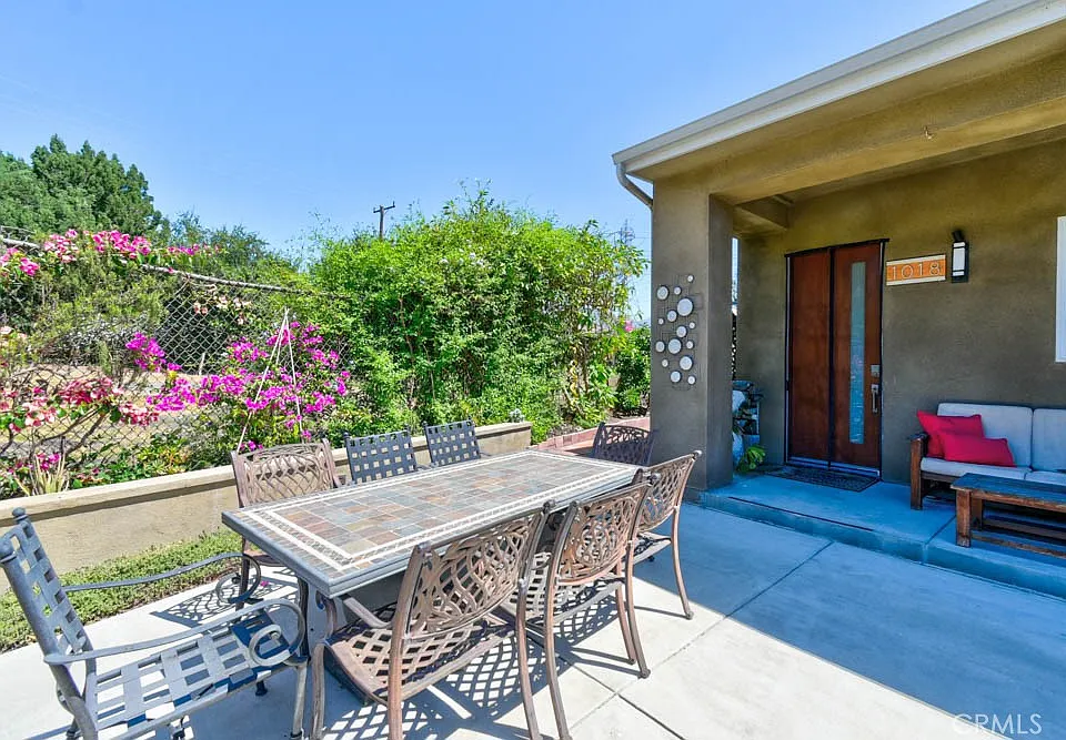 1018 La Presa Dr