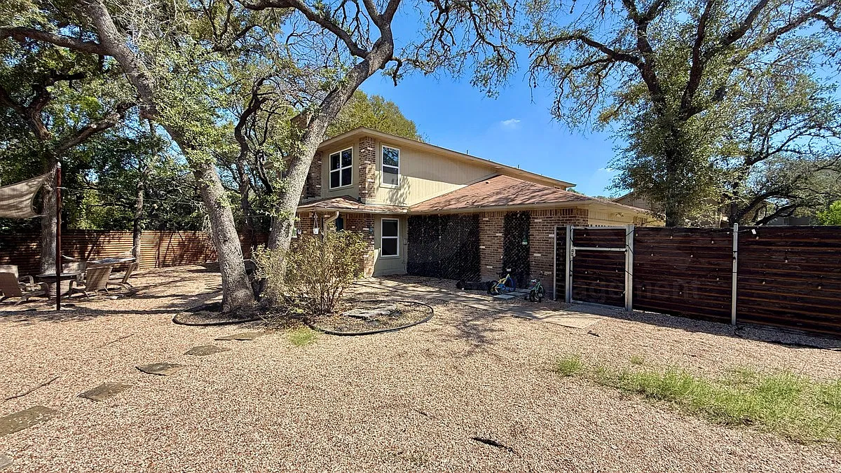 3 bed, 2.5 bath, 1646 sqft, $4,000 — Photo 2