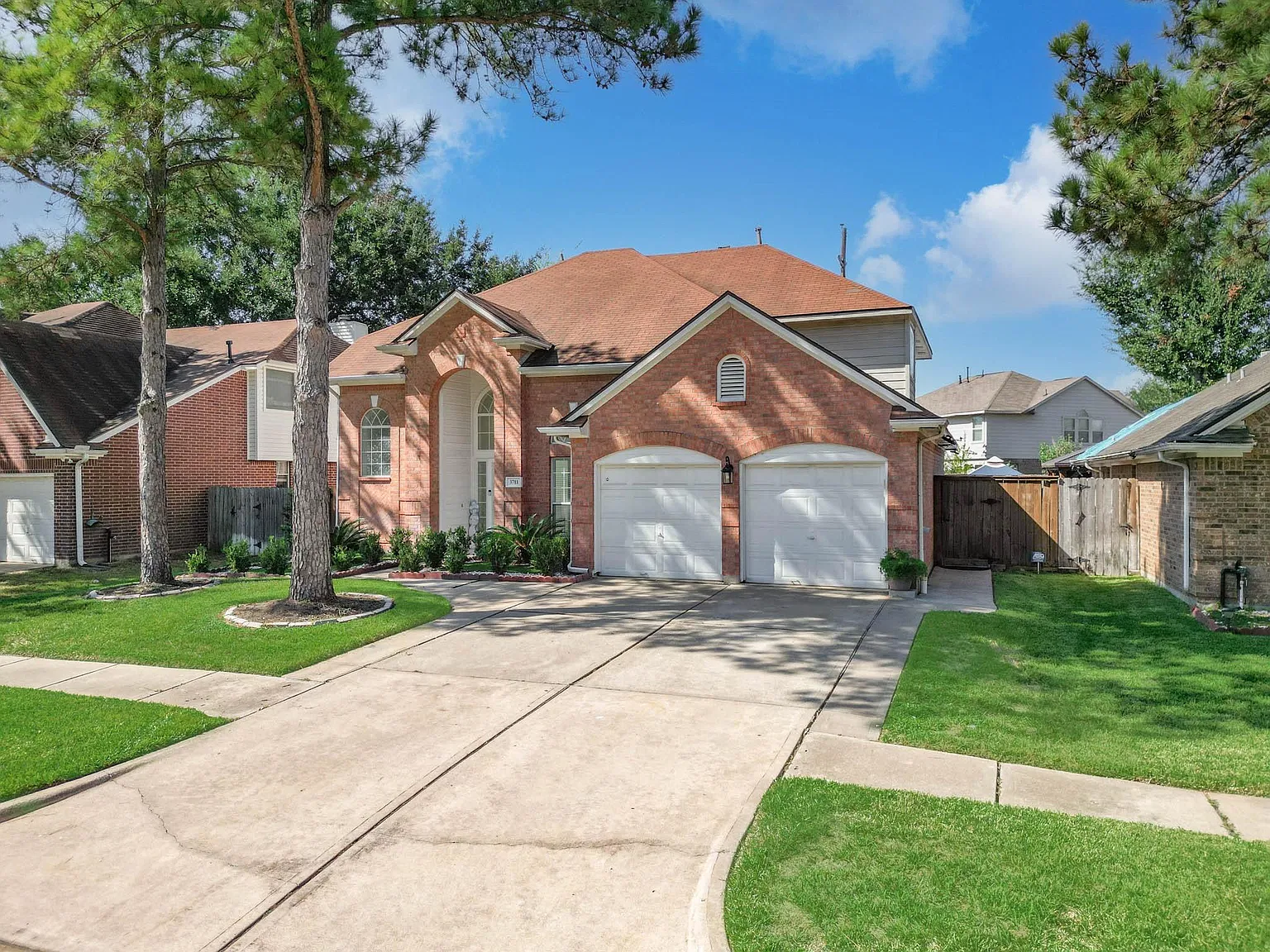 3 bed, 2.5 bath, 2394 sqft, $2,500 — Photo 2