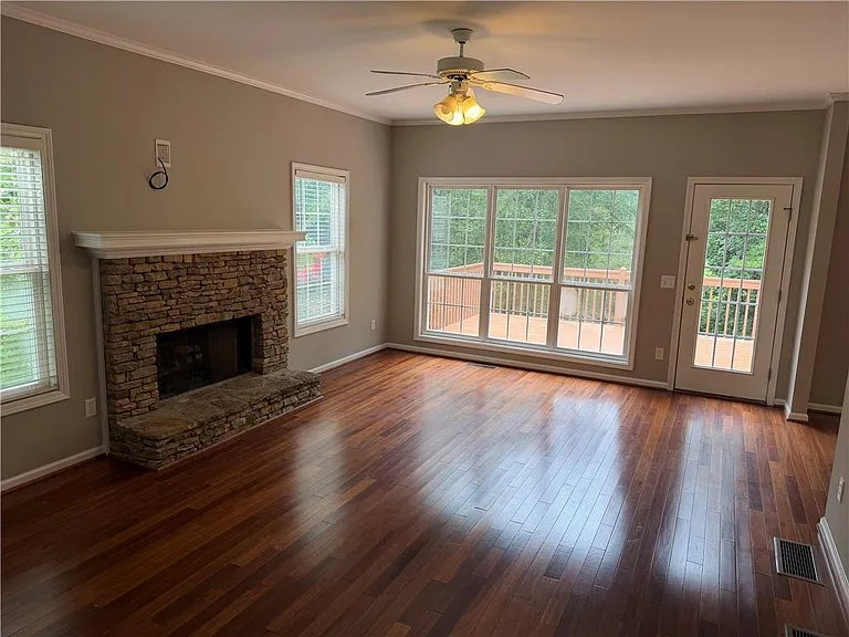 995 Stefan Walk — Photo 3