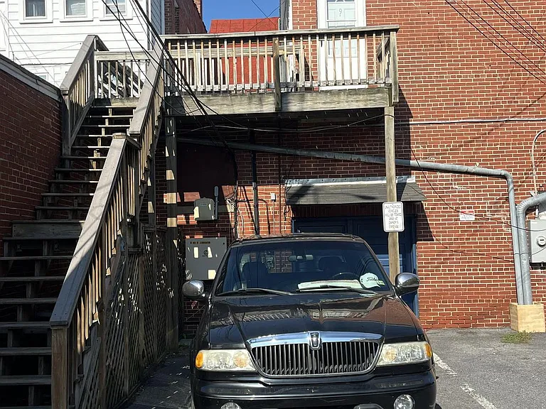 44 S Loudoun St #9 — Photo 2