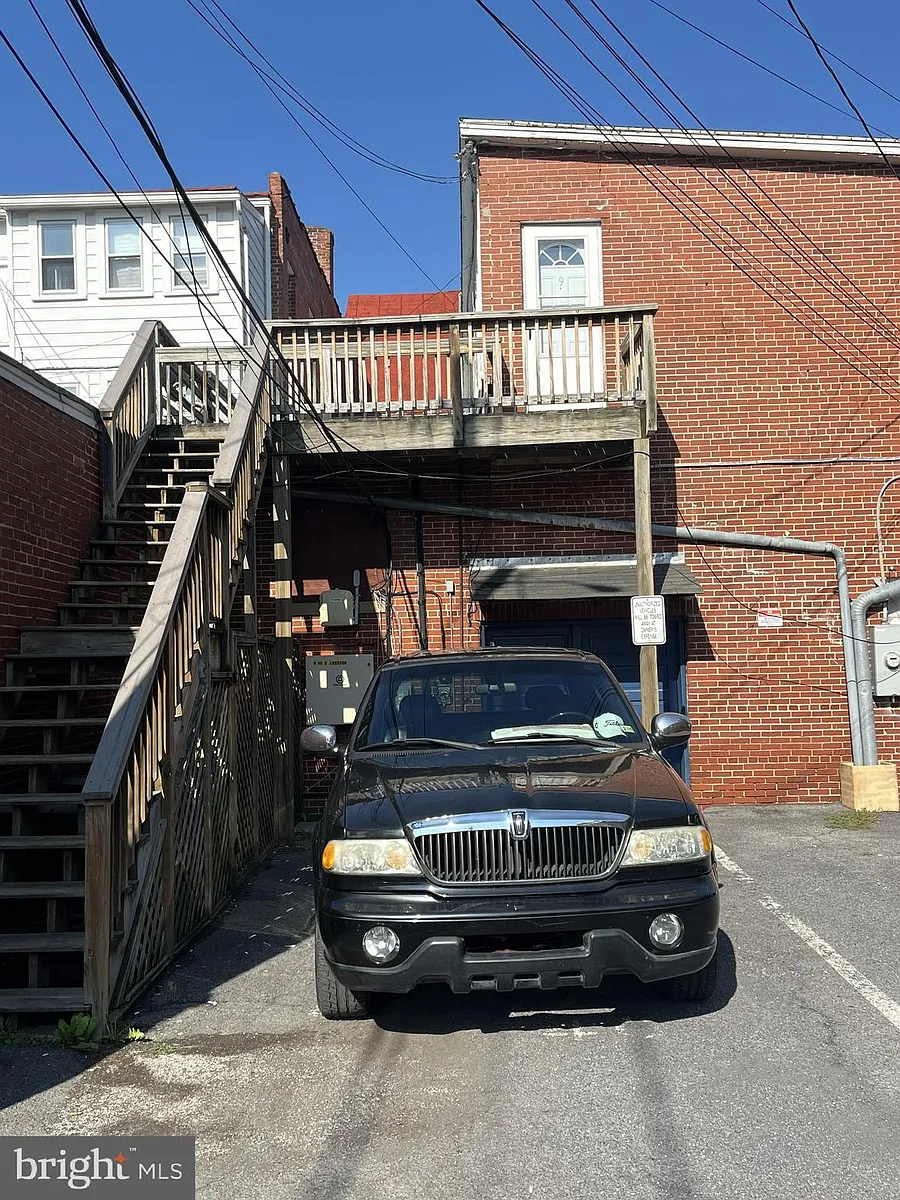 Building Photo - 44 S Loudoun St #9