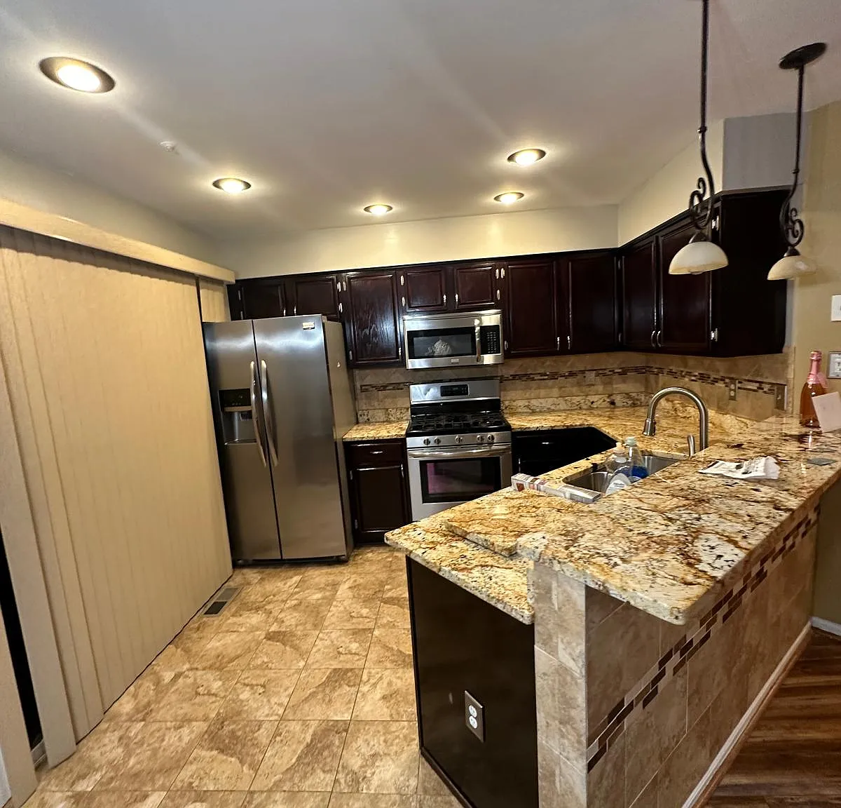 3 bed, 1300 sqft, $3,300 — Photo 2