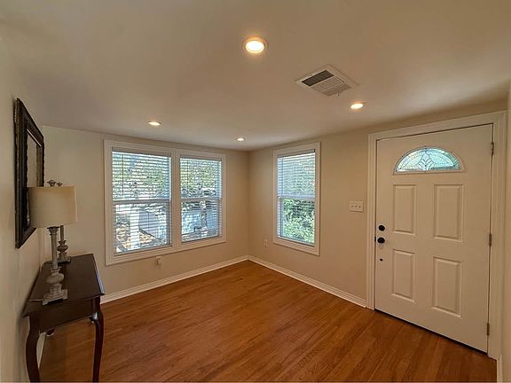3rd image of 4214 McNutt St #1