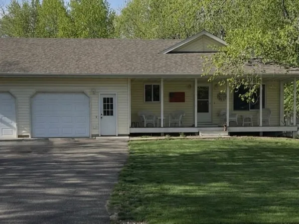 526 Beaver St E, Belle Plaine, MN 56011