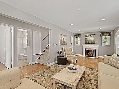 2nd image of 2918 Monroe Pl