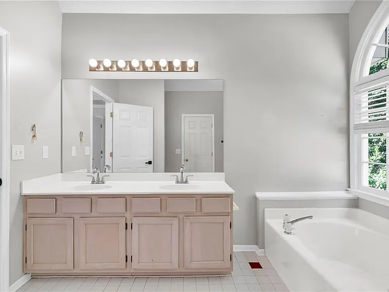 608 Adam Cir — Photo 25