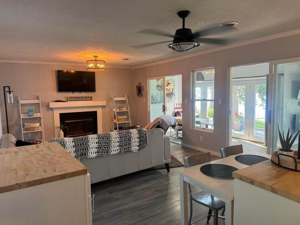 24641 McClelland Ln, Spirit Lake, IA 51360
