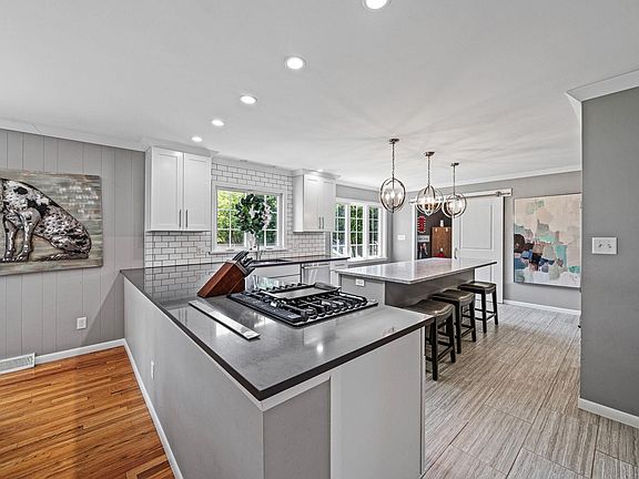 5th image of 19218 Orchard Heights Dr